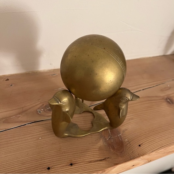 Mid-Century Brass Sphere on Sculptural Dolphin Stand Vintage - Picture 2 of 5